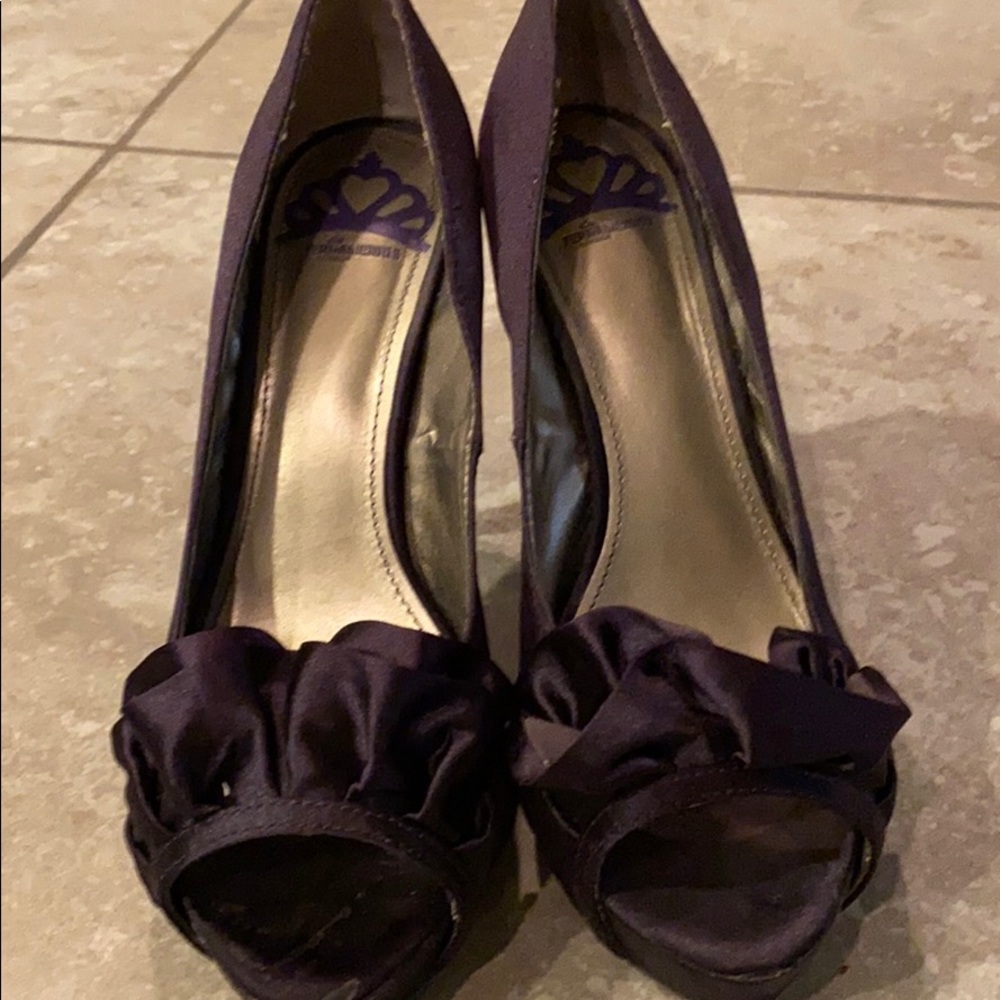Shoes - Picture 4 of 6